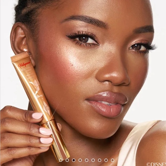 Charlotte Tilbury LIMITED EDITION
BEAUTY LIGHT WAND EASY HI-LIGHTER IN GOLD NIB - Picture 3 of 10